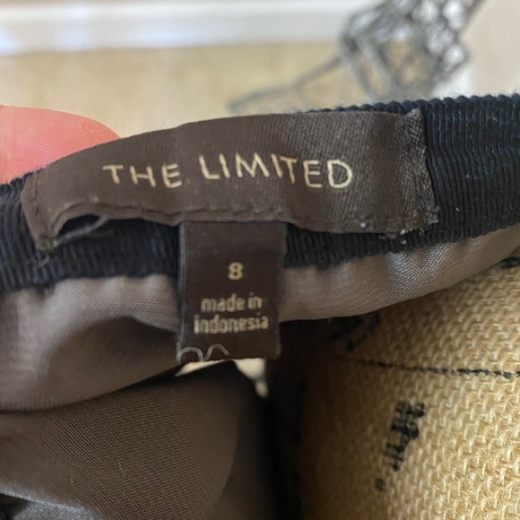 The Limited Sze 8 cream skirt w/bonus top included - Picture 3 of 10